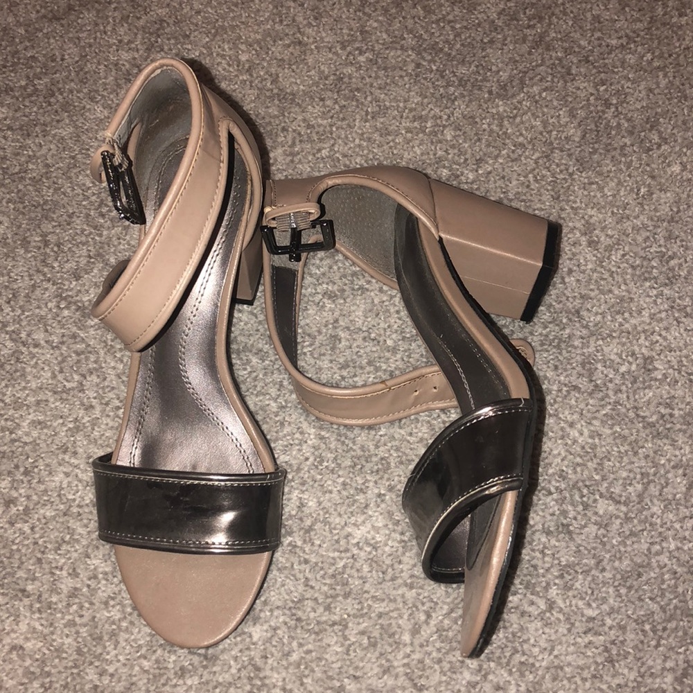Tahari Grey Heels